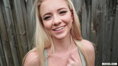 Mofos-Cute Riley Gets Seduced-FOXNXX.COM